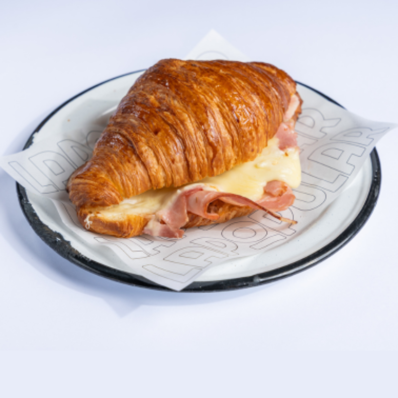 Croissant jamón y queso