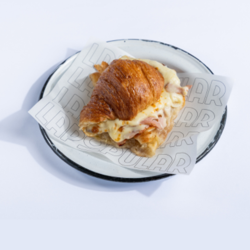 medialuna jamón y queso 