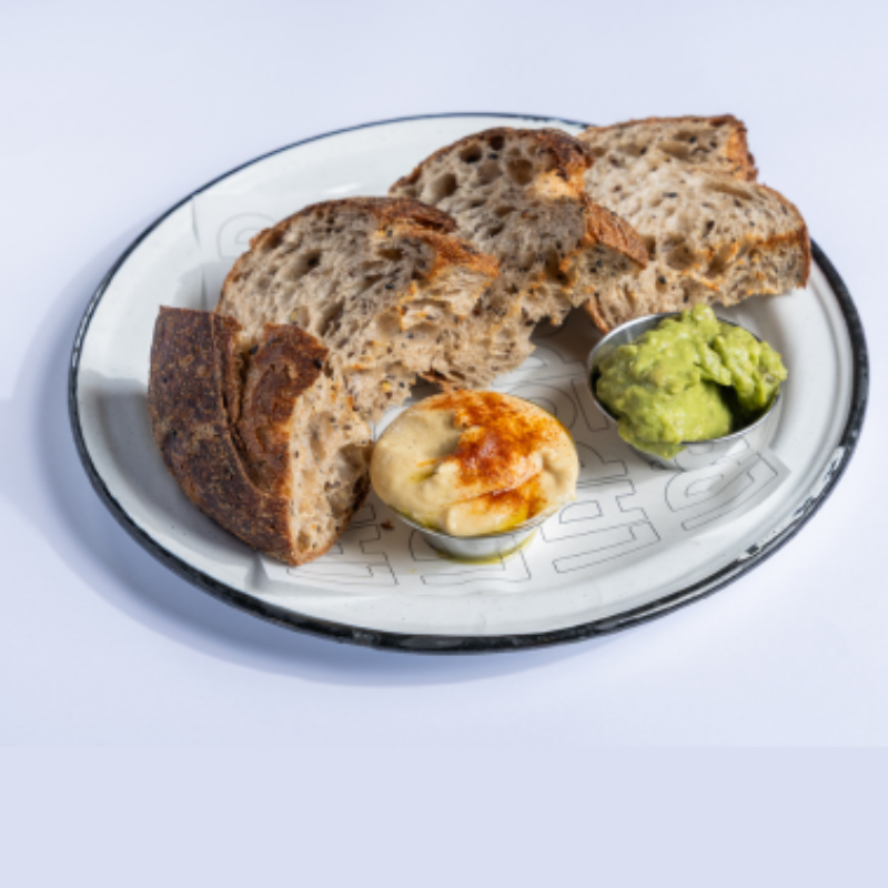 Pan hummus de la casa y palta 